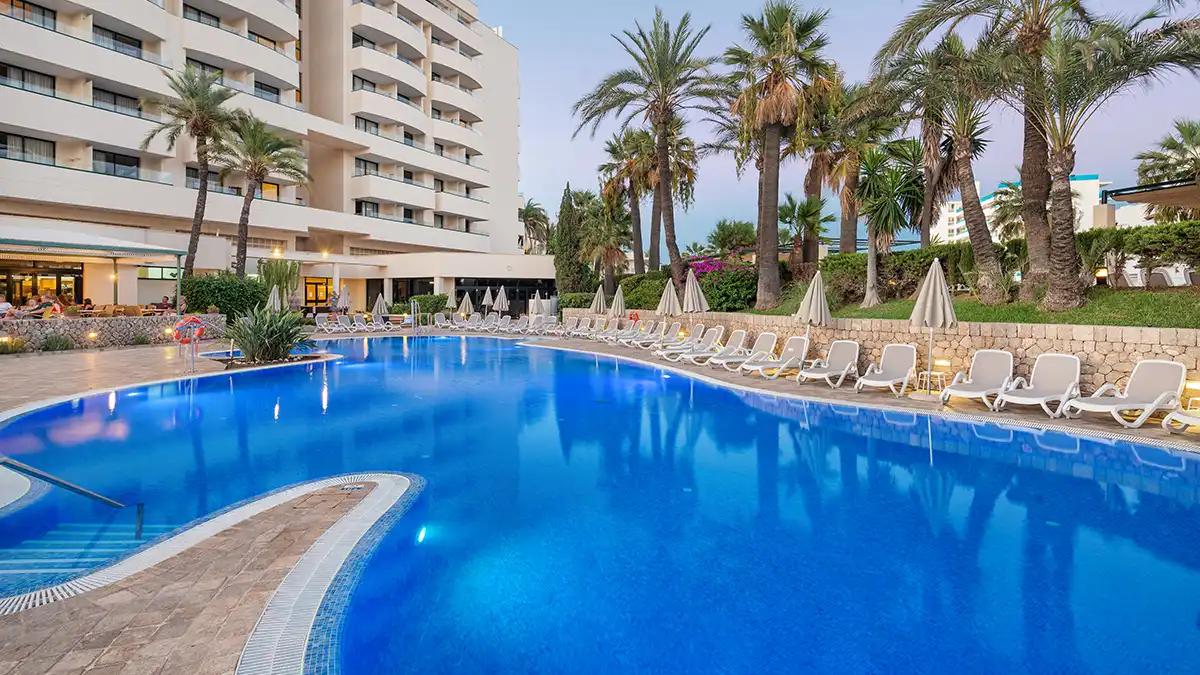 Piscina en Welikehotel Marfil Playa Piscina del hotel Welikehotel Marfil Playa